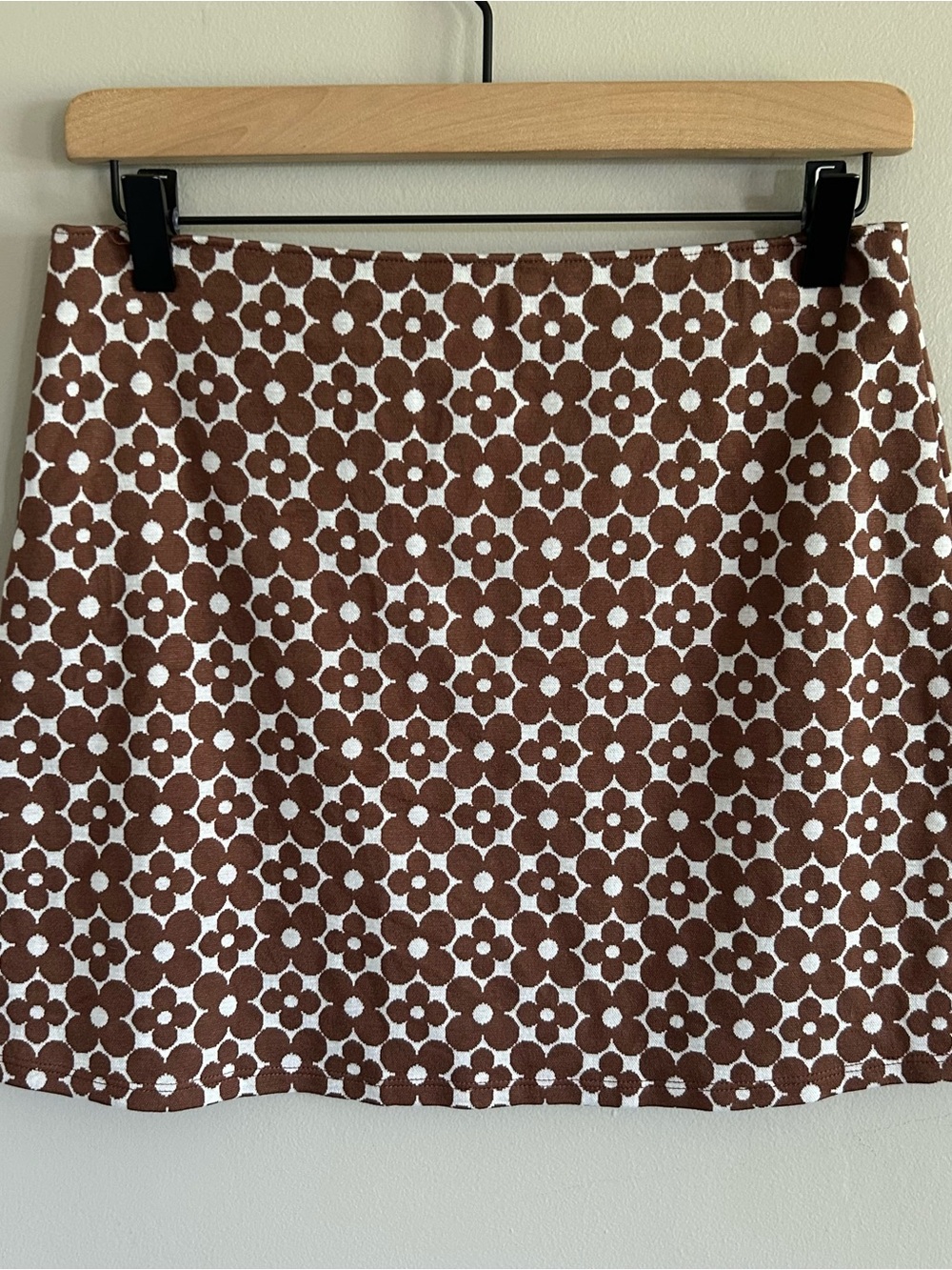 Hollister • brown and white floral mini skirt - Picture 3 of 3